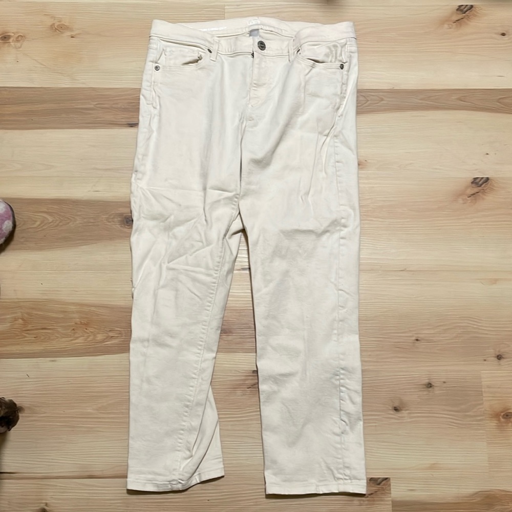 Modern cropped cut pants